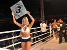 De pernas e barriga de fora, Aryane Steinkopf vira ring girl em Brasília