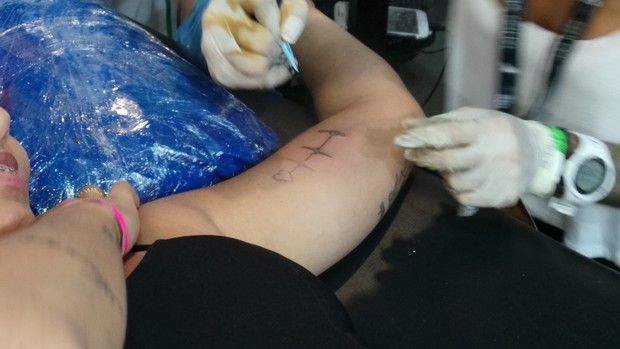 Detalhe da tatuagem (Foto: Divulgação)
