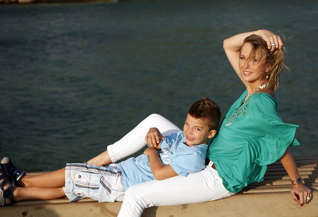 Daniella Faria posa com o filho (Foto: Marcos Serra Lima / EGO)