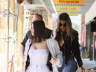 Look do dia: Kim Kardashian aposta no branco e cinturinha é destaque