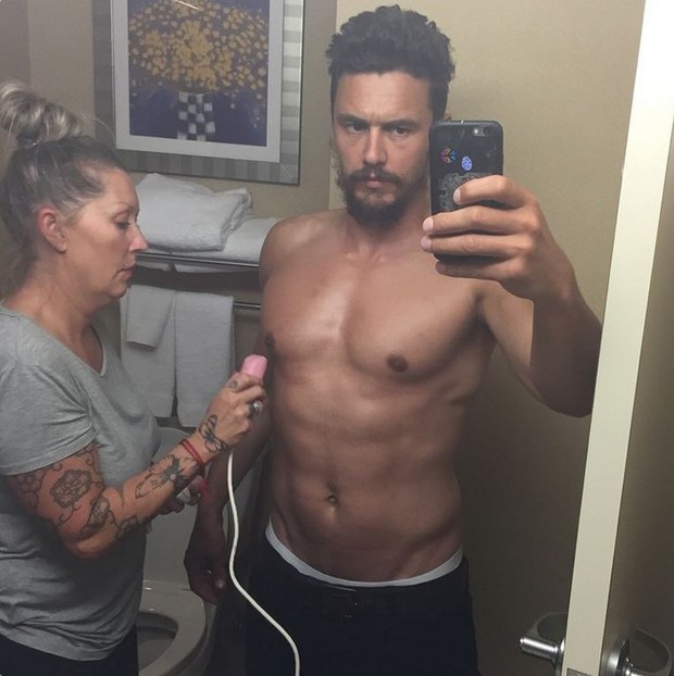 James Franco posta selfie sem camisa (Foto: Reprodução / Instagram)