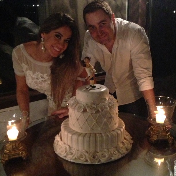 Ex-BBB Mayra Cardi e o noivo (Foto: Instagram)