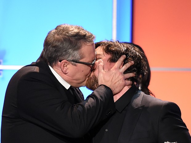 Diretor Adam McKay e Christian Bale em prêmio em Los Angeles, nos Estados Unidos (Foto: Kevin Winter/ Getty Images/ AFP)