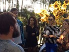 Juliana Paes posta vídeo fazendo exercícios vocais durante gravação