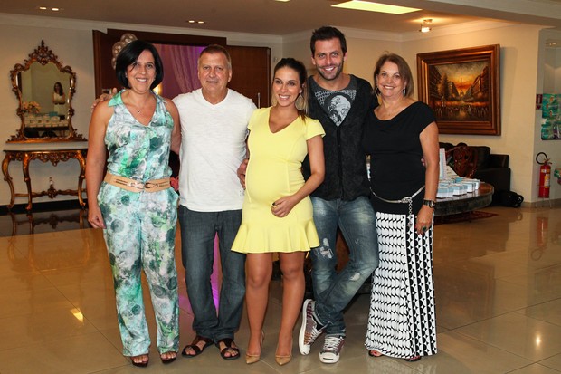 Henri Castelli com a família (Foto: Manuela Scarpa / Foto Rio News)