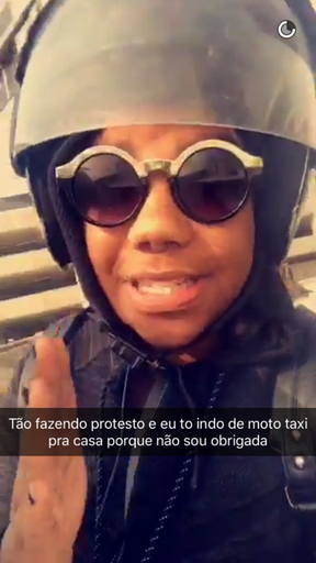 Ludmilla foge de trânsito no Rio com mototáxi (Foto: Reprodução / Snapchat)