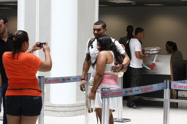 Naldo no aeroporto Santos Dumont (Foto: Marcello Sá Barreto / AgNews)