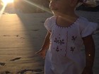 Carolinie Figueiredo mostra filha na praia: 'Luz da vida!'