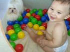 Priscila Pires posta foto do filho: 'Dá para ver o primeiro dentinho'