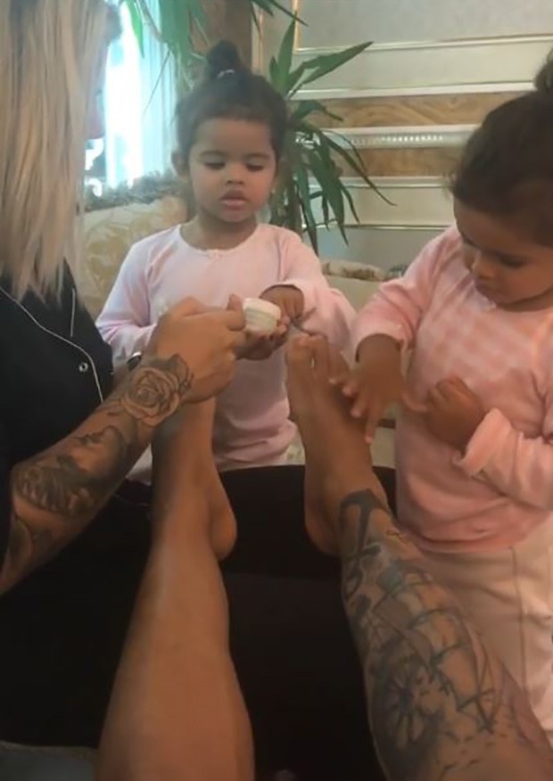 Dani Souza com seus filhos (Foto: Reprodução / Instagram)
