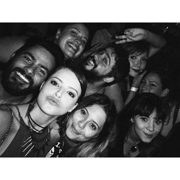 Ágatha Moreira com amigos (Foto: Reprodução/Instagram)