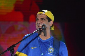 Durval Lellys, do Asa de Águia, canta no Festival de Verão de Salvador (Foto: Felipe Souto Maior/ Ag. News)