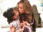 Beyoncé divulga foto fofíssima com a filha