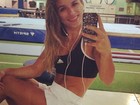 Jade Barbosa faz selfie e exibe corpo malhado