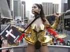 Viviany Beleboni usa fantasia polêmica na Parada Gay: 'Sem medo'