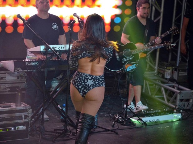Anitta em show em Campo Grande, Zona Oeste do Rio (Foto: Rodrigo Sinhá/ Divulgação)