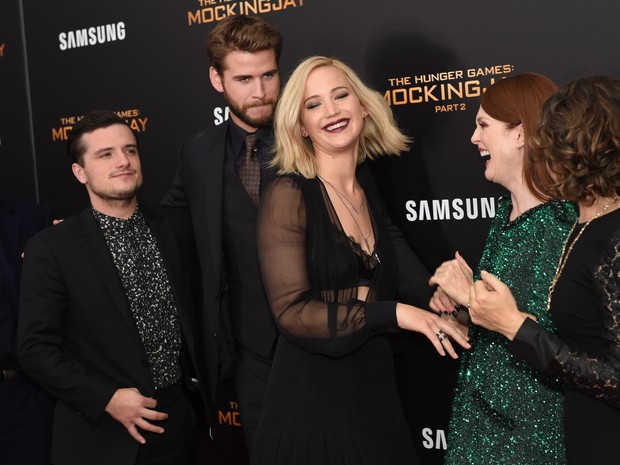 Josh Hutcherson , Liam Hemsworth , Jennifer Lawrence e Julianne Moore em première em Nova York, nos Estados Unidos (Foto: Timothy Clary/ AFP)