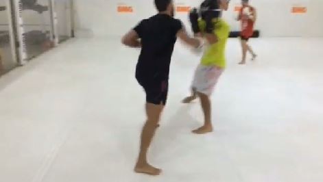 Malvino Salvador fazendo aula de boxe (Foto: Instagram / Reprodução)