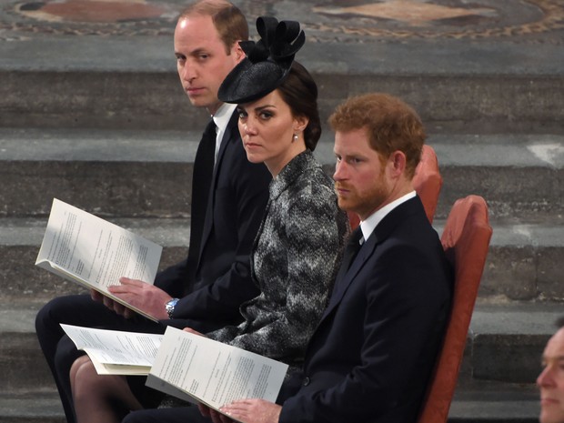 Príncipe William, Kate Middleton, Príncipe Harry (Foto: Eddie MULHOLLAND / POOL / AFP)