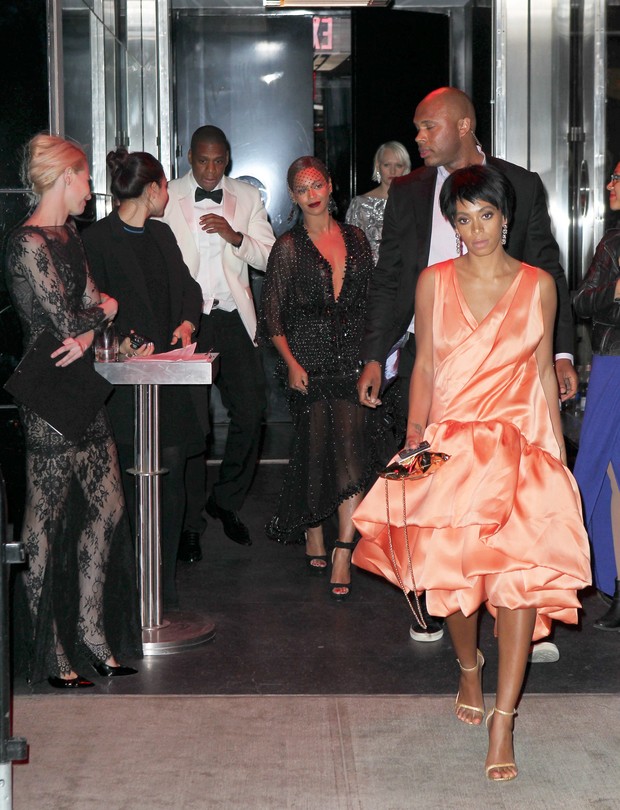 Beyoncé e Jay-Z deixam evento após briga com Solange Knowles (Foto: Agência X17)