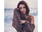 Giovanna Lancellotti posa sensual em praia