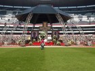 Velório de Roberto Bolaños reúne familiares, amigos e fãs em estádio