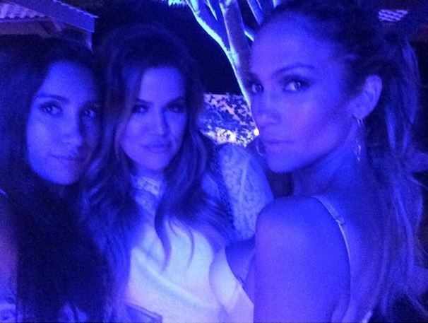 Khloe Kardashian posa com amiga e Jennifer Lopez (Foto: Instagram/Reprodução)