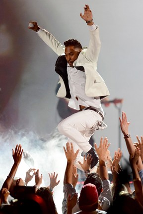 Miguel se apresenta no Billboard Music Awards (Foto: Ethan Miller/ Getty Images/ AFP)