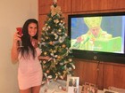 Solange Gomes aposta em vestido curto para esperar o Papai Noel