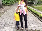 Daniella Sarahyba leva as filhas para votar no Rio