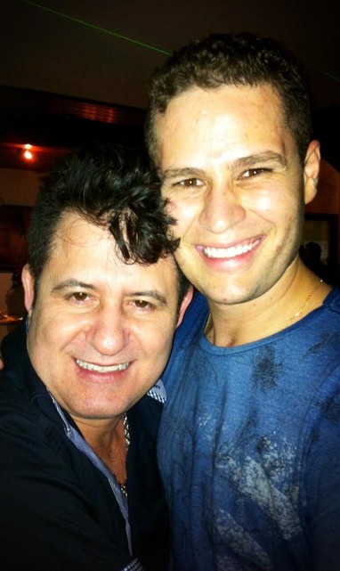 Pedro Leonardo e o cantor Marrone (Foto: Twitter/Reprodução)