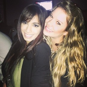 Anitta e Fernanda Souza em show no Rio (Foto: Instagram/ Reprodução)