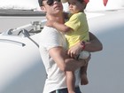 Cristiano Ronaldo passeia com o filho e a namorada