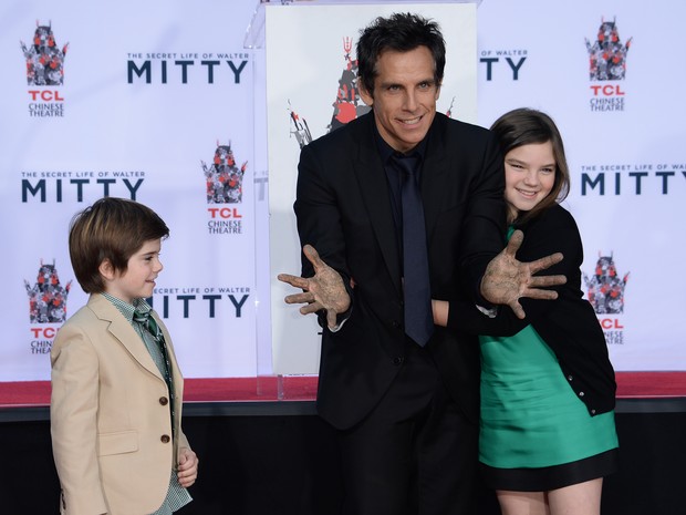 Bem Stiller com os filhos Quinn e Ella em Los Angeles, nos Estados Unidos (Foto: Robyn Beck/ AFP)