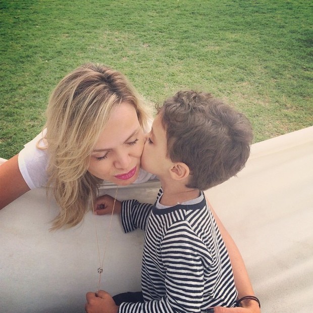 Eliana e filho (Foto: Reprodução do Instagram)