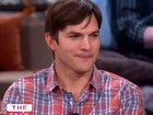 Ashton Kutcher diz que Demi Moore o ajudou a se preparar para ser pai