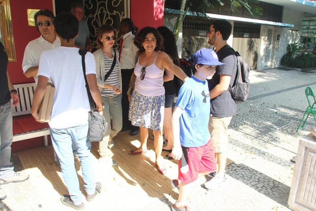 Harrison Ford com a família em restaurante do Rio (Foto: Delson Silva / AgNews)