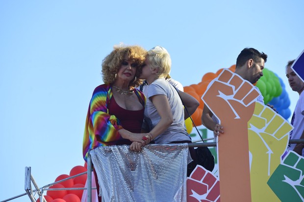 Leandra Leal na Parada Gay (Foto: Andre Muzell / AgNews)