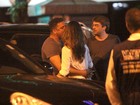 Ronaldo Fenômeno troca beijos com a namorada em restaurante no Rio