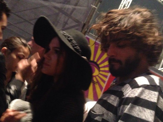 Bruna Marquezine e Marlon Teixeira no Lollapalooza (Foto: EGO)