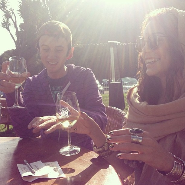 Vanessa Hudgens participa de degustação de vinho em Los Angeles (Foto: Reprodução/Instagram)