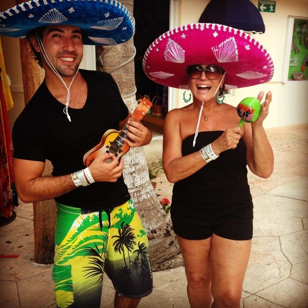 Susana Vieira e Sandro Pedroso em viagem de férias (Foto: Reprodução/Reprodução)