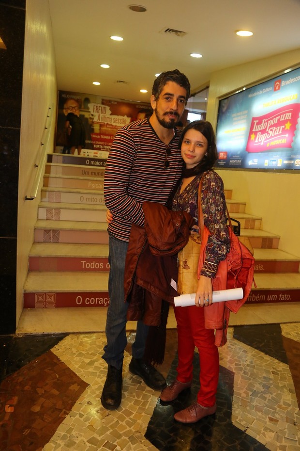 Michel Melamed e Bruna Linzmeyer vão ao teatro no Rio (Foto: Marcello Sá Barretto/AgNews)