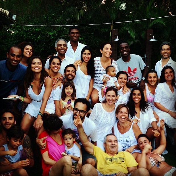 Juliana Paes, Regina Casé, Ivete Sangalo, Gilberto Gil e amigos (Foto: Instagram / Reprodução)