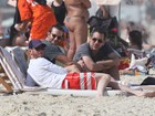 Ô calor 2! Bradley Cooper e elenco de 'Se Beber não Case 3' curtem praia 