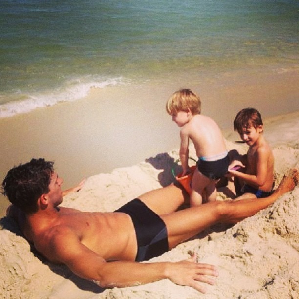 Amaury Nunes e filhos de Danielle Winits (Foto: Reprodução_Instagram)