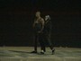 Depois de jantar, Madonna caminha com o namorado pela orla do Rio