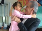 Roberto Justus faz visita surpresa para a filha em aula de balé