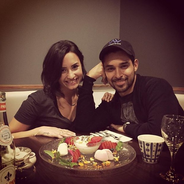 Demi Lovato comemora aniversário com o namorado, Wilmer Valderrama (Foto: Instagram/ Reprodução)