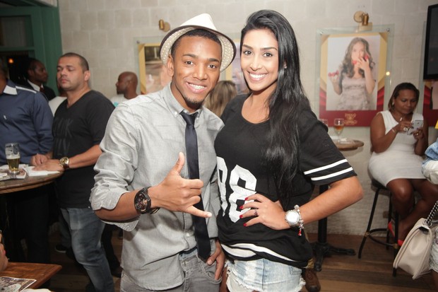 Nego do Borel e ex-BBB Amanda em restaurante na Zona Oeste do Rio (Foto: Dudu Fotógrafo/ Divulgação)